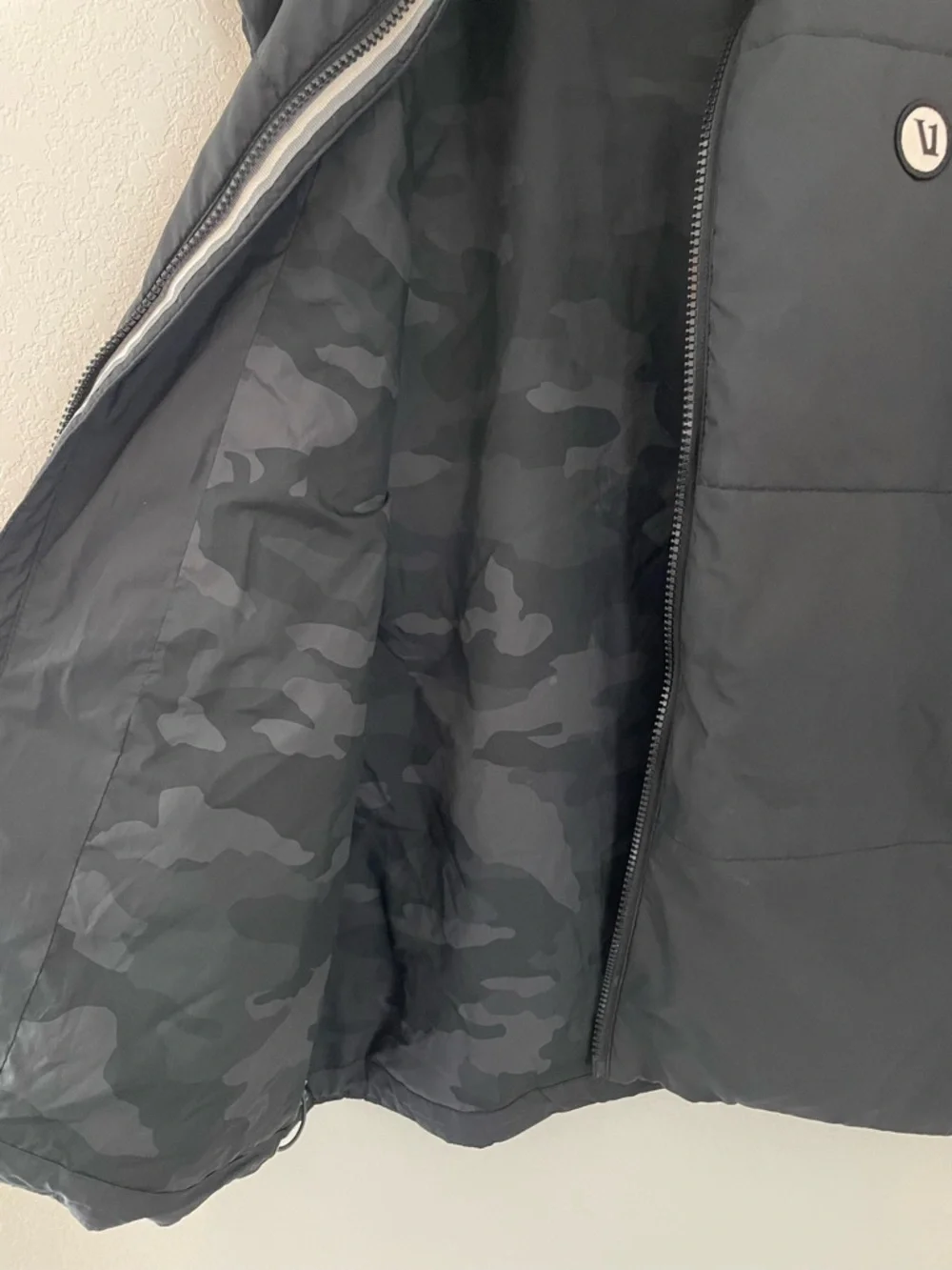 Vuori Echo Insulated Vest 2.0 Black Medium Puff - Picture 5 of 9